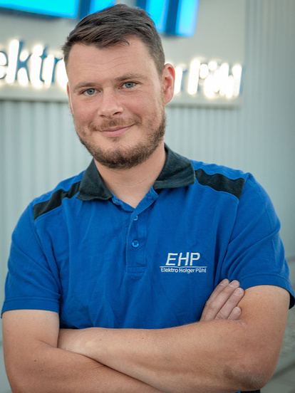 Philipp Hackl bei Elektro Holger Pühl in Kemnath