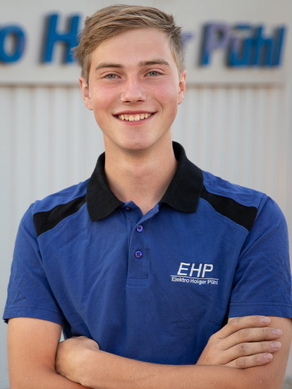 Jannik Hufnagel bei Elektro Holger Pühl in Kemnath