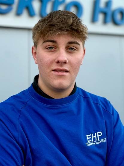 Nils Engelmann bei Elektro Holger Pühl in Kemnath