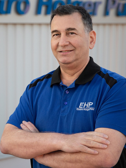 Ismail Yetisgin bei Elektro Holger Pühl in Kemnath